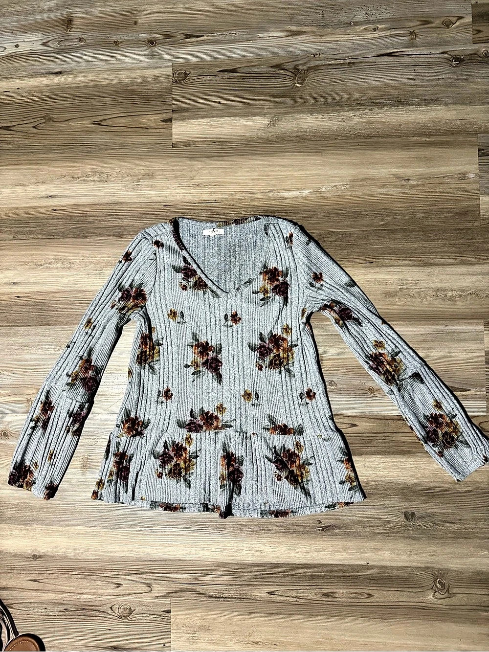 Maurices Floral Ribbed Long Sleeve Top Gray Small